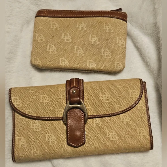 Dooney & Bourke Checkbook Wallet & Coin Wristlet Clutch - Picture 1 of 5